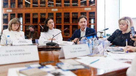 В Москве 14 апреля 2026 года специалисты говорили о профилактике вреда ИИ для детской психики